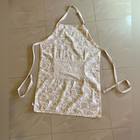 My Texas House Polyester/Cotton Floral Ruffle Chef Home Cook Apron in Green - Picture 14 of 15